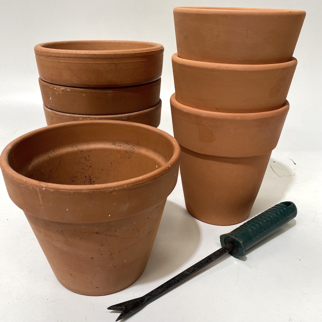 POT, Terracotta Flower Pot Medium 20 - 25cm H